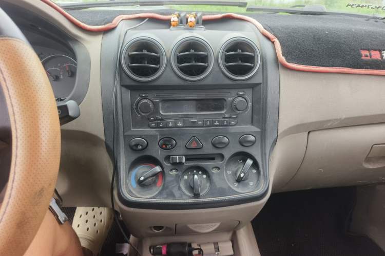 Used Wuling Hongguang 2010 1.2L Standard Version China IV Audio And AC Panel