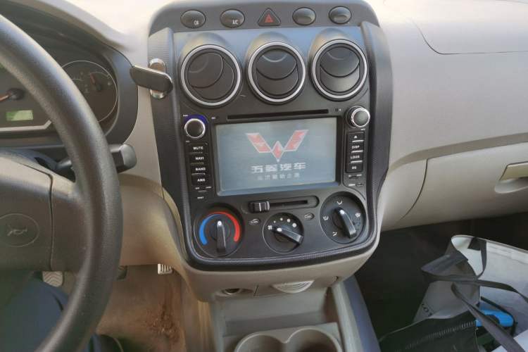 Used Wuling Hongguang 2010 1.4L Standard Version Audio And AC Panel