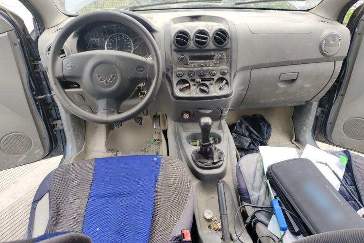 Used Wuling Hongguang 2010 1.2L Base Version China IV Standard Center Console