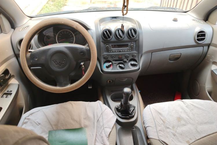 Used Wuling Hongguang 2010 1.2L Base Version China IV Standard Center Console