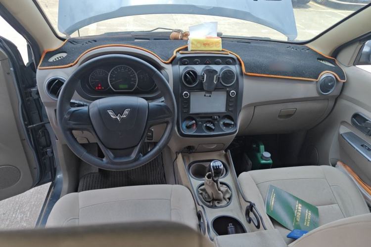 Used Wuling Hongguang 2010 1.4L Standard Version Center Console