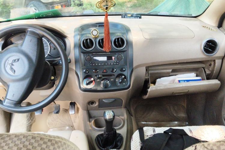 Used Wuling Hongguang 2010 1.2L Comfort Edition China IV Center Console