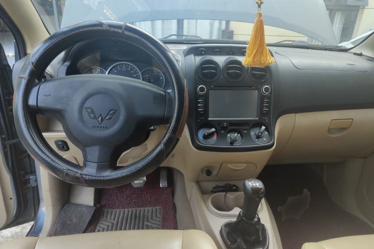 Used Wuling Hongguang 2010 1.4L Luxury Model Center Console