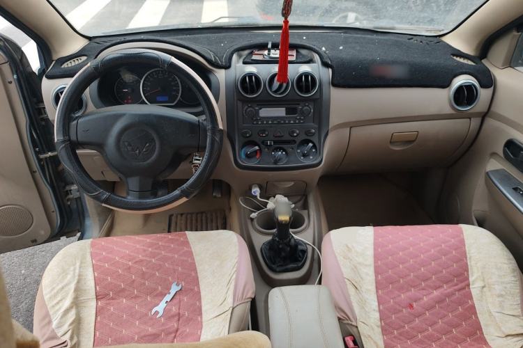 Used Wuling Hongguang 2010 1.2L Comfort Edition China IV Center Console