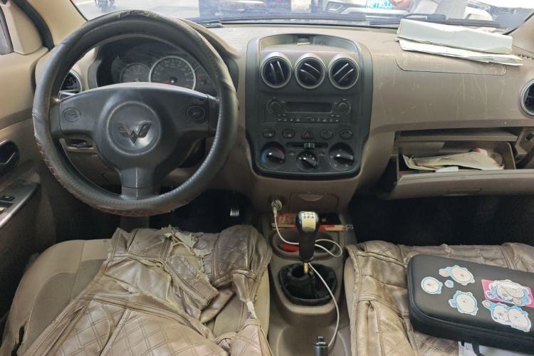 Used Wuling Hongguang 2010 1.4L Standard Version Center Console