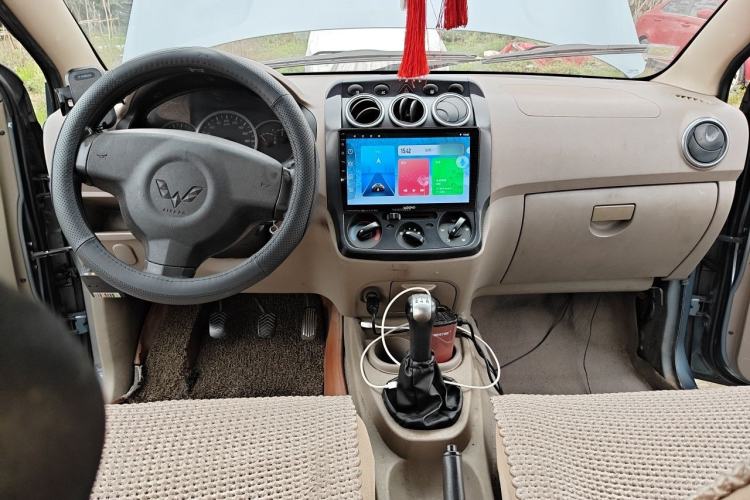 Used Wuling Hongguang 2010 1.2L Comfort Edition China IV Center Console