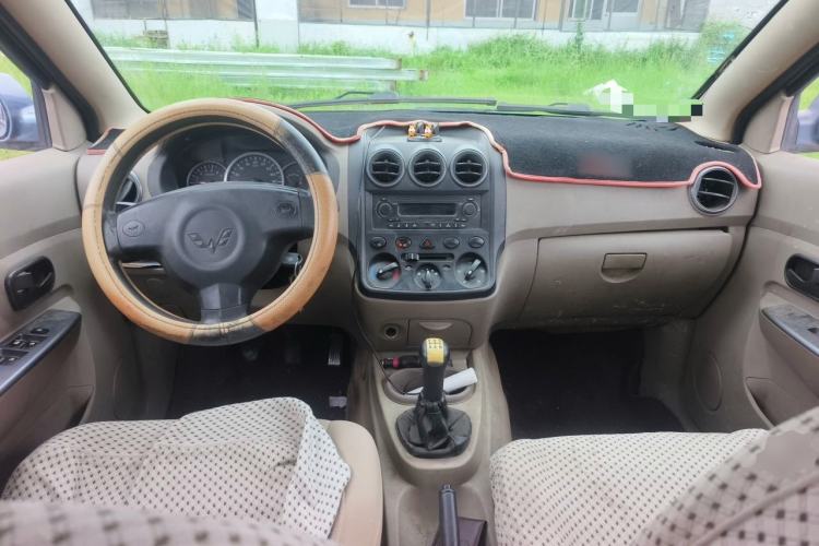 Used Wuling Hongguang 2010 1.2L Standard Version China IV Center Console