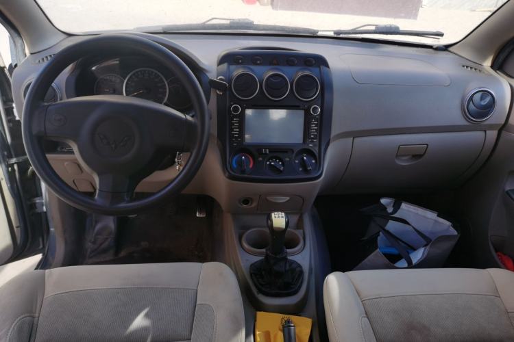 Used Wuling Hongguang 2010 1.4L Standard Version Center Console