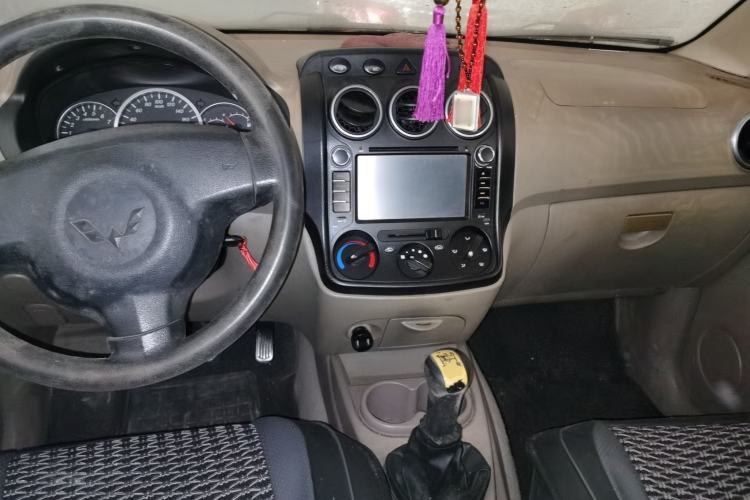 Used Wuling Hongguang 2010 1.2L Comfort Edition China IV Center Console