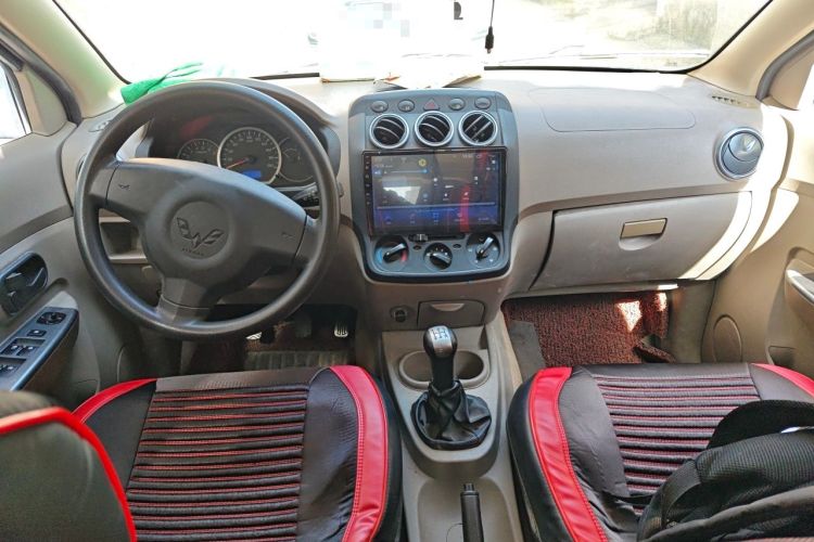 Used Wuling Hongguang 2010 1.2L Comfort Edition China IV Center Console