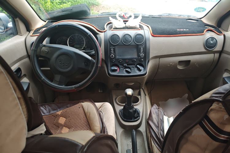 Used Wuling Hongguang 2010 1.4L Standard Version Center Console