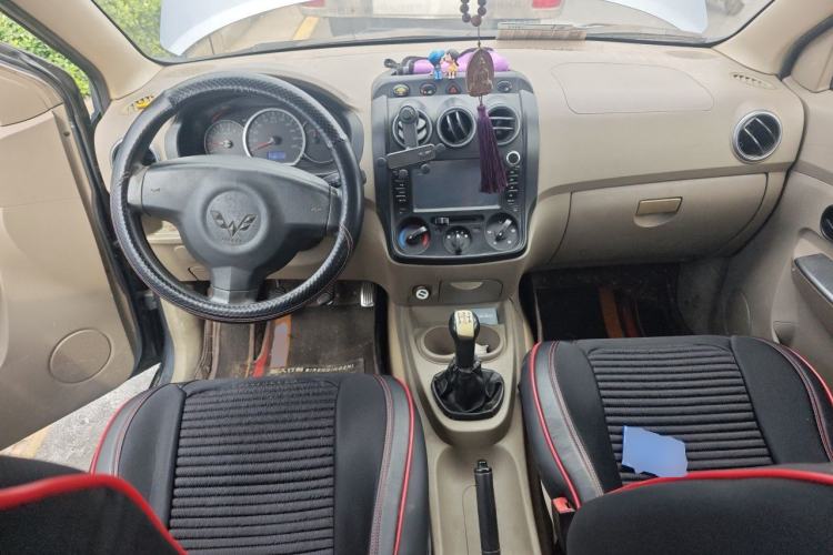 Used Wuling Hongguang 2010 1.2L Comfort Edition China IV Center Console