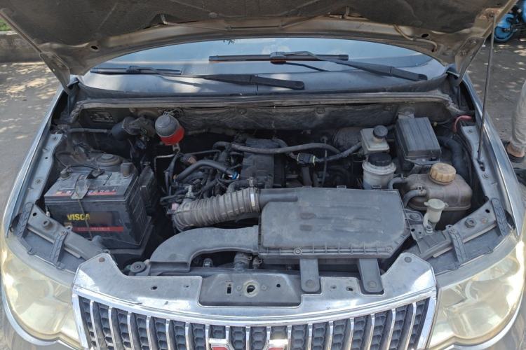 Used Wuling Hongguang 2010 1.4L Standard Version Engine Bay