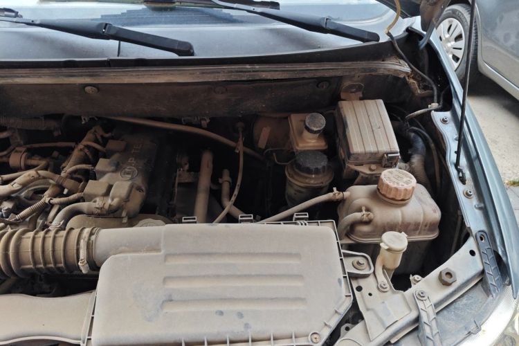 Used Wuling Hongguang 2010 1.4L Standard Version Engine Bay Left