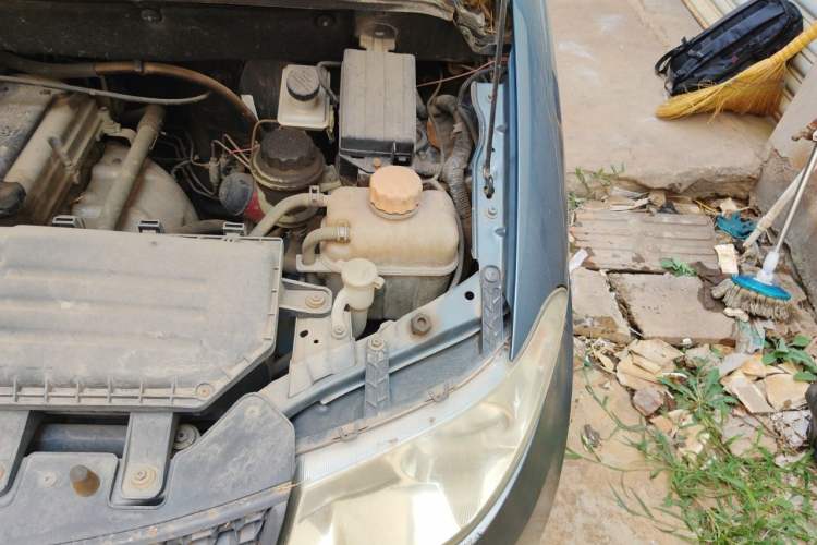 Used Wuling Hongguang 2010 1.2L Base Version China IV Standard Engine Bay Left