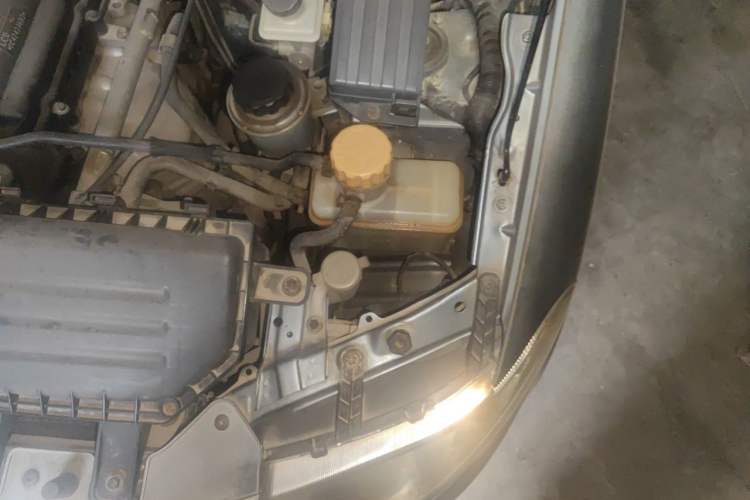 Used Wuling Hongguang 2010 1.4L Comfort Version Engine Bay Left