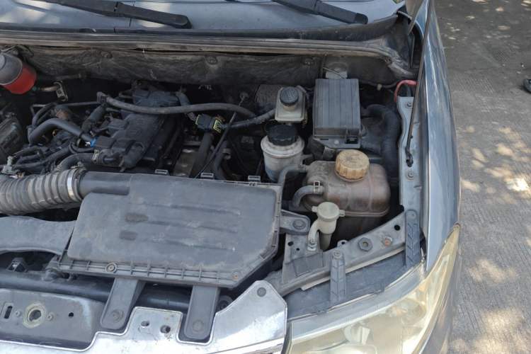 Used Wuling Hongguang 2010 1.4L Standard Version Engine Bay Left