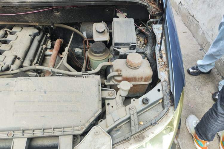 Used Wuling Hongguang 2010 1.4L Comfort Version Engine Bay Left