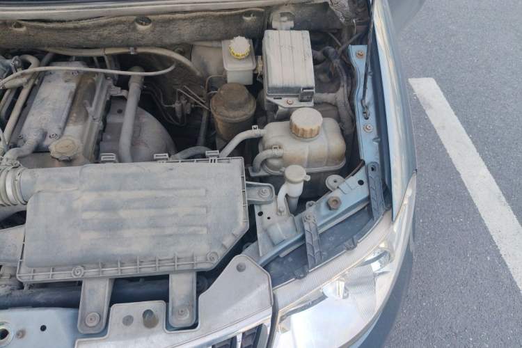Used Wuling Hongguang 2010 1.2L Comfort Edition China IV Engine Bay Left