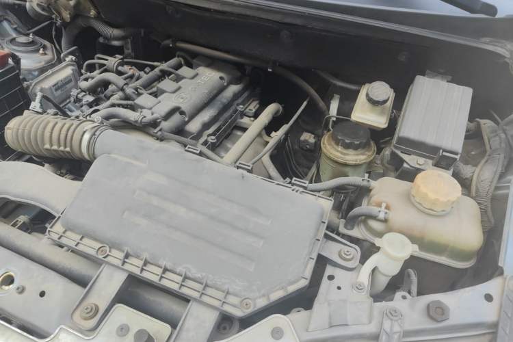 Used Wuling Hongguang 2010 1.4L Luxury Model Engine Bay Left