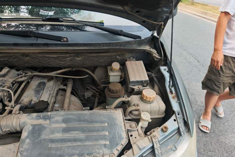 Used Wuling Hongguang 2010 1.2L Standard Version China IV Engine Bay Left