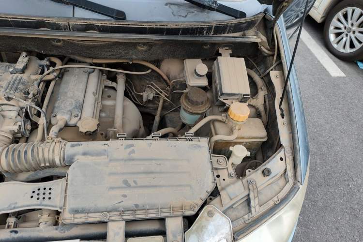 Used Wuling Hongguang 2010 1.2L Comfort Edition China IV Engine Bay Left