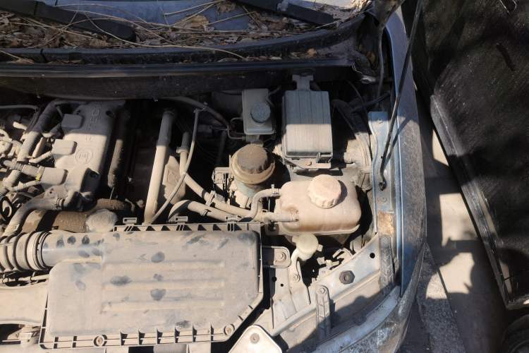 Used Wuling Hongguang 2010 1.4L Luxury Model Engine Bay Left