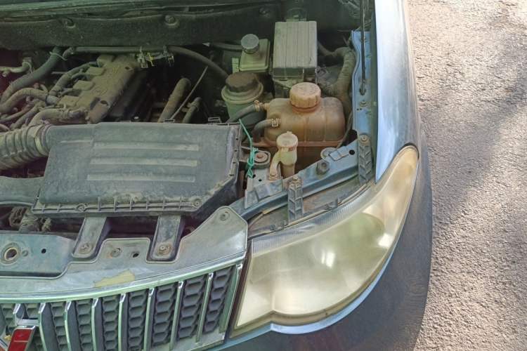 Used Wuling Hongguang 2010 1.4L Luxury Model Engine Bay Left