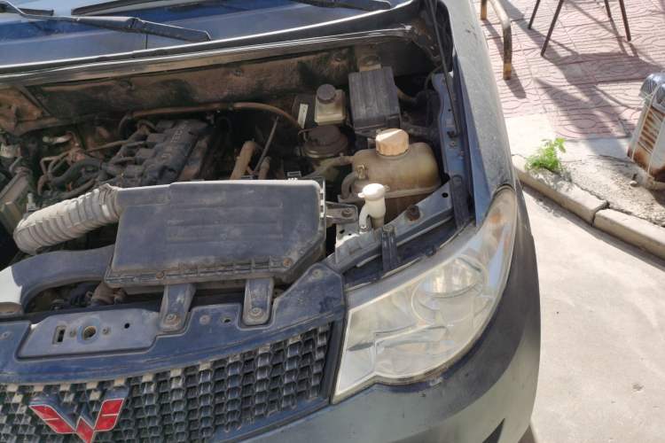 Used Wuling Hongguang 2010 1.4L Standard Version Engine Bay Left
