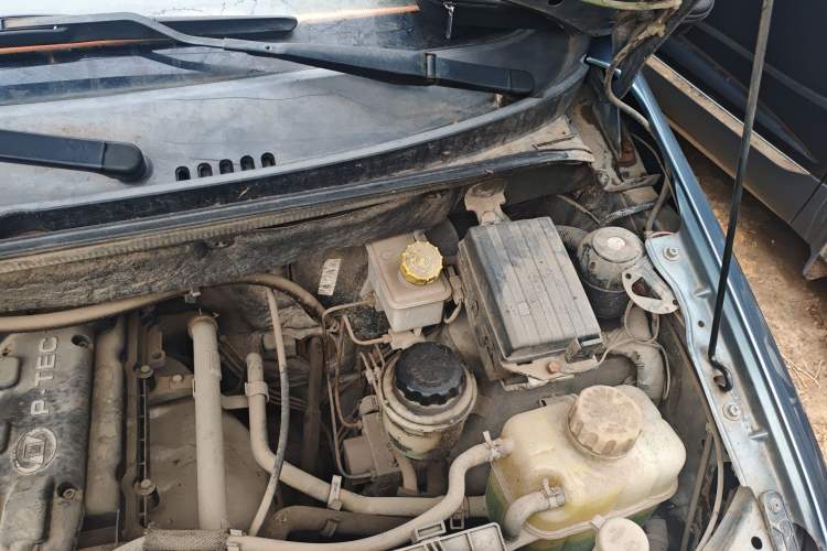 Used Wuling Hongguang 2010 1.4L Standard Version Engine Bay Left