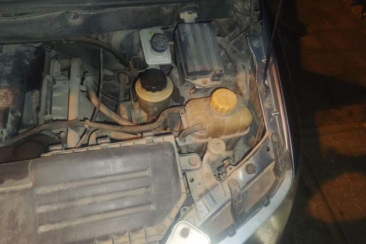 Used Wuling Hongguang 2010 1.4L Luxury Model Engine Bay Left