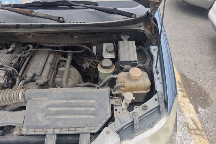Used Wuling Hongguang 2010 1.2L Comfort Edition China IV Engine Bay Left