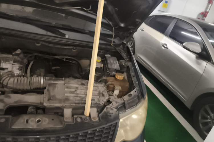 Used Wuling Hongguang 2010 1.2L Base Version China IV Standard Engine Bay Left