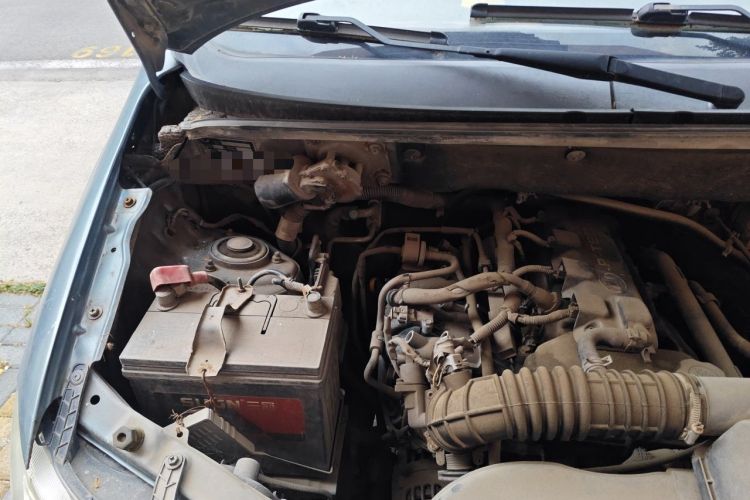 Used Wuling Hongguang 2010 1.4L Standard Version Engine Bay Right