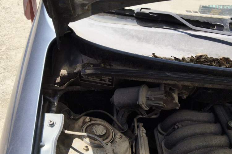 Used Wuling Hongguang 2010 1.2L Comfort Edition China IV Engine Bay Right