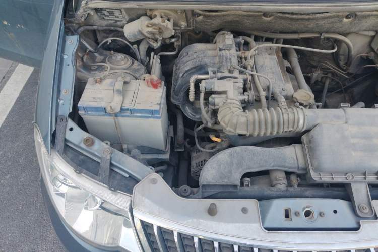 Used Wuling Hongguang 2010 1.2L Comfort Edition China IV Engine Bay Right
