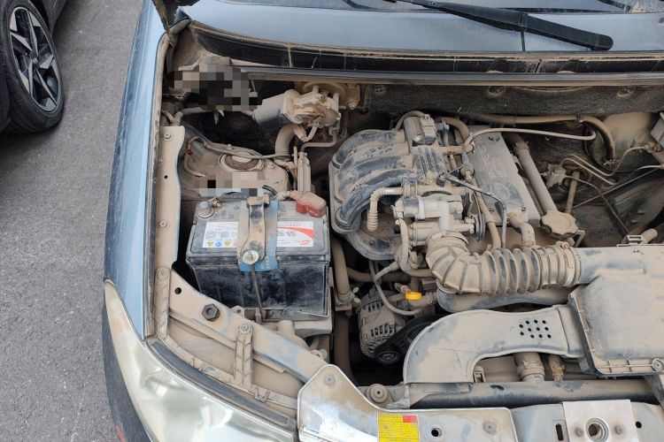 Used Wuling Hongguang 2010 1.2L Comfort Edition China IV Engine Bay Right