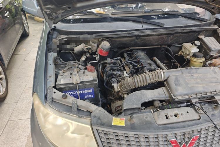 Used Wuling Hongguang 2010 1.4L Standard Version Engine Bay Right