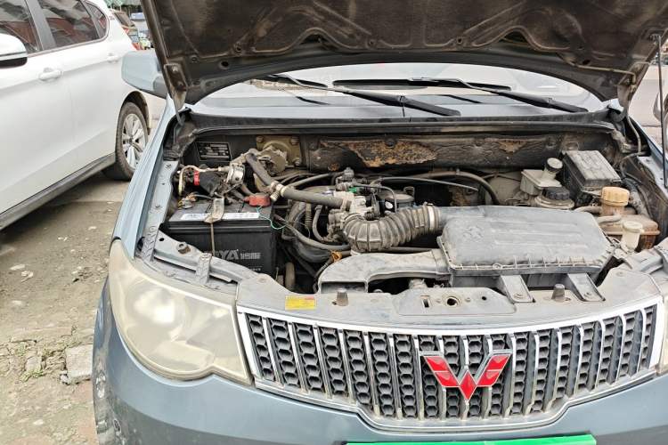 Used Wuling Hongguang 2010 1.2L Comfort Edition China IV Engine Bay Right