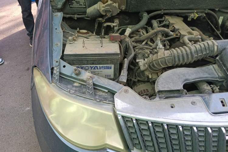 Used Wuling Hongguang 2010 1.4L Luxury Model Engine Bay Right