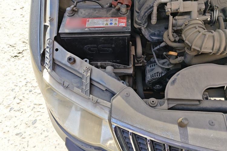 Used Wuling Hongguang 2010 1.2L Comfort Edition China IV Engine Bay Right