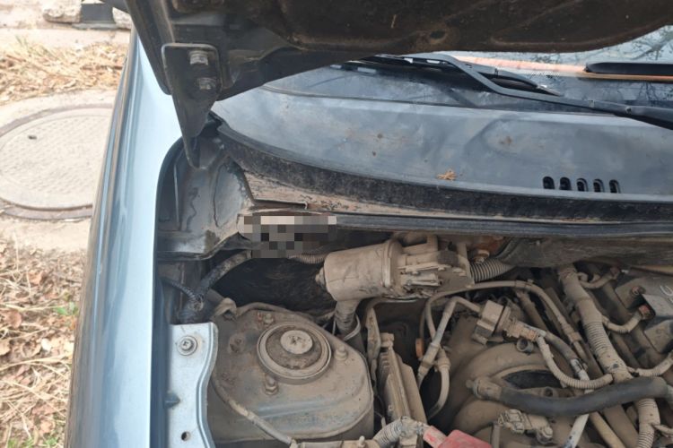 Used Wuling Hongguang 2010 1.4L Standard Version Engine Bay Right