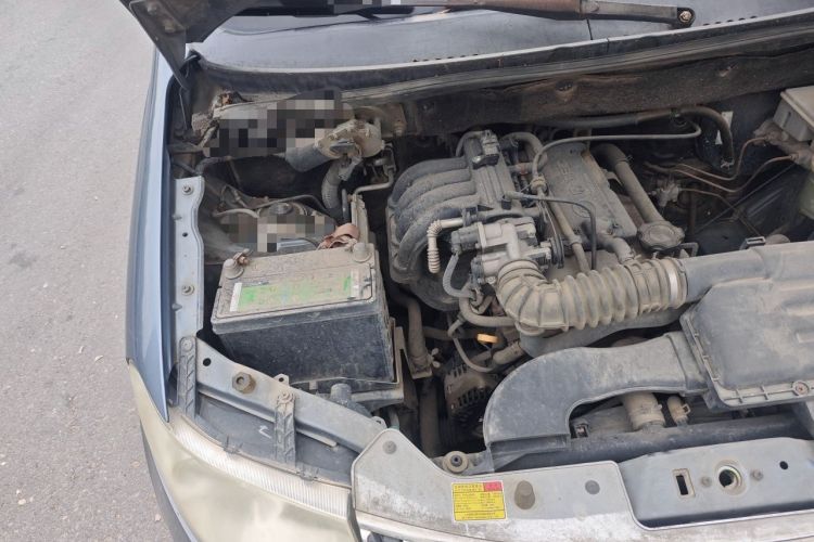 Used Wuling Hongguang 2010 1.2L Comfort Edition China IV Engine Bay Right