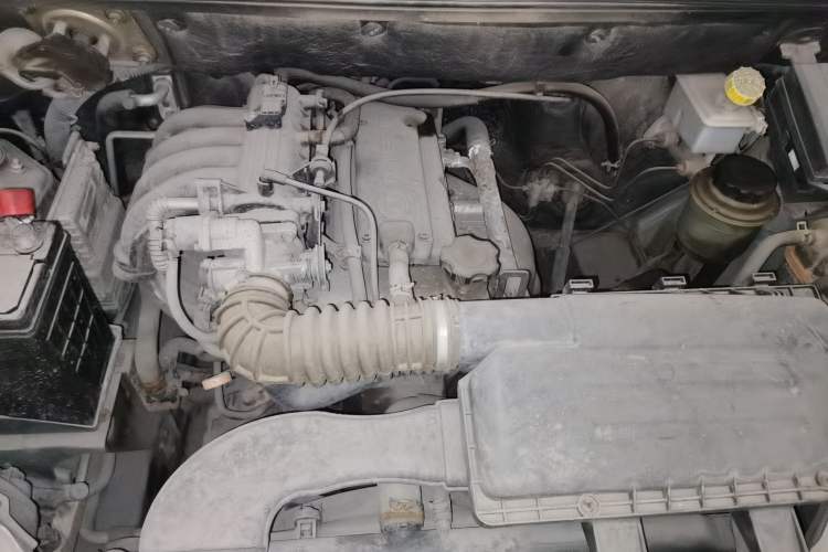 Used Wuling Hongguang 2010 1.2L Comfort Edition China IV Engine Bay