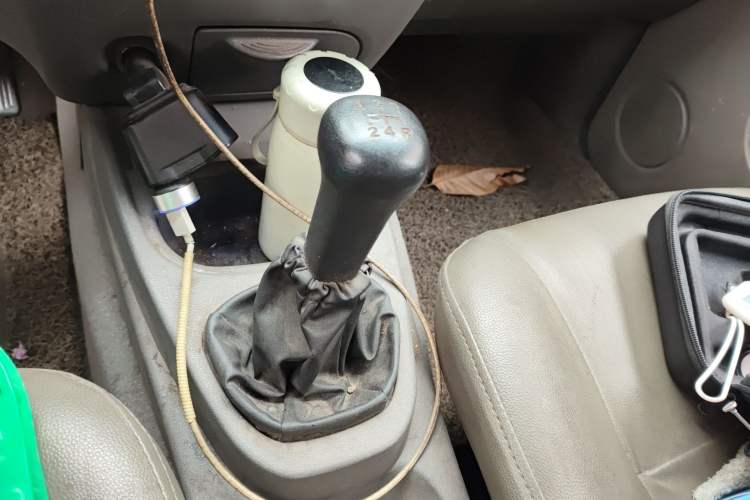 Used Wuling Hongguang 2010 1.2L Base Version China IV Standard Gear Lever