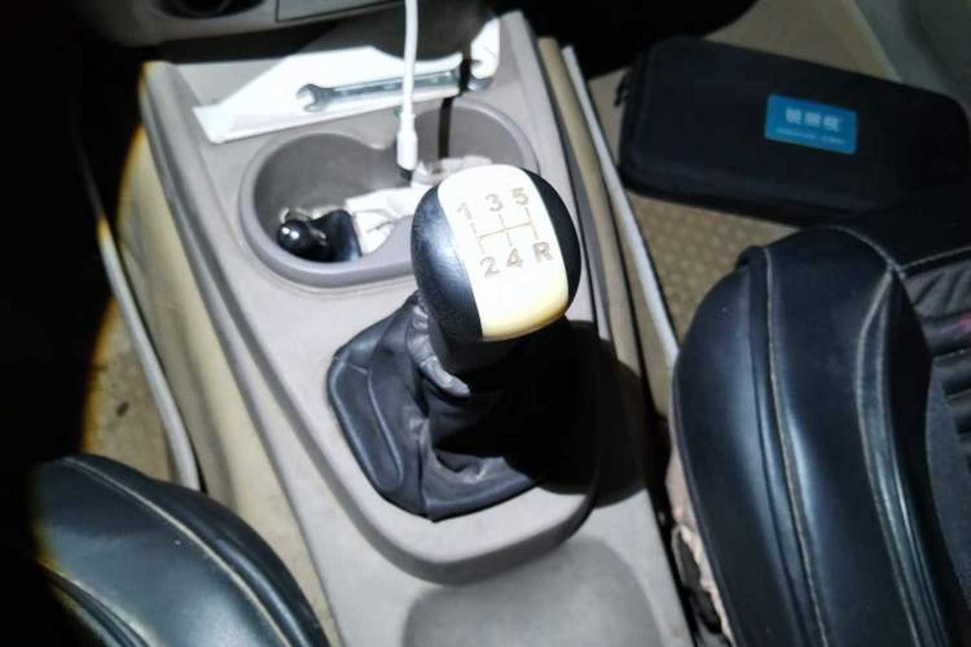 Used Wuling Hongguang 2010 1.2L Standard Version China IV Gear Lever