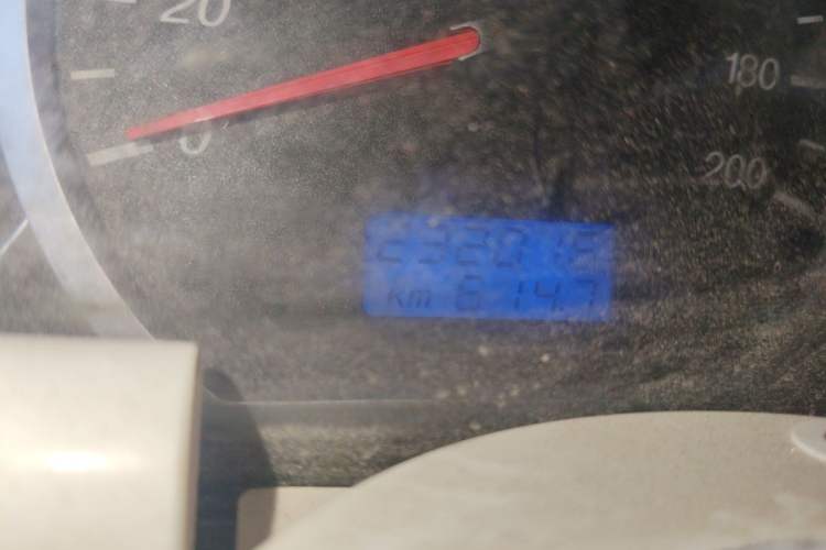 Used Wuling Hongguang 2010 1.2L Comfort Edition China IV Odometer Close Up