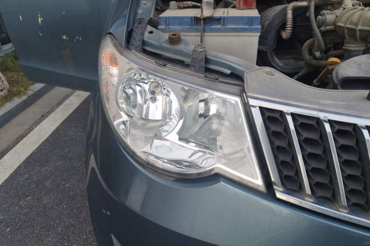 Used Wuling Hongguang 2010 1.2L Comfort Edition China IV Right Front Headlight