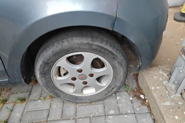 Used Wuling Hongguang 2010 1.4L Standard Version Right Front Wheel Hub