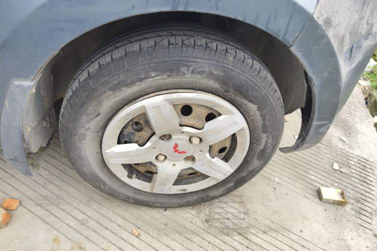 Used Wuling Hongguang 2010 1.2L Base Version China IV Standard Right Front Wheel Hub